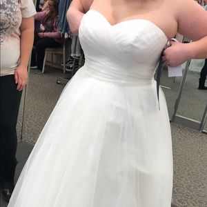 Never worn wedding dress